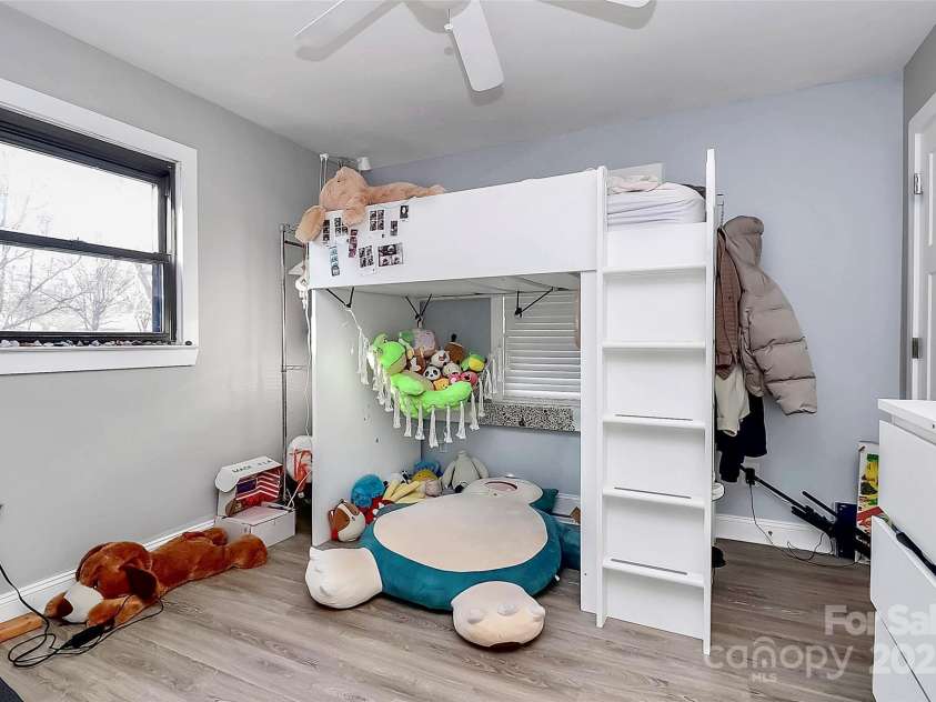 9808 Washam Potts Road, Cornelius, NC 28031.  MLS# CAR4321312, YatesRealty ID 22739. 