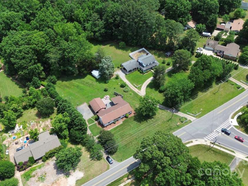 9808 Washam Potts Road, Cornelius, NC 28031.  MLS# CAR4321312, YatesRealty ID 22739. 