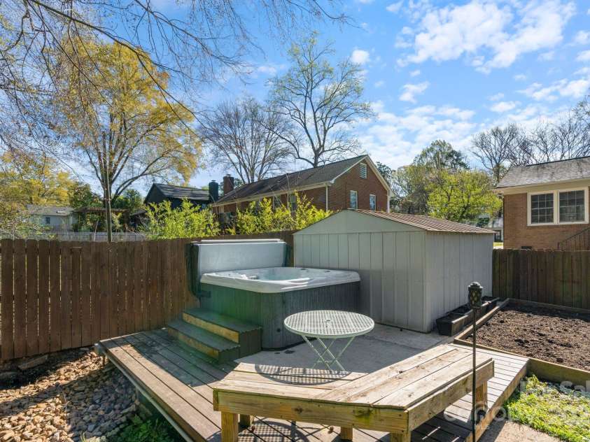 3808 Severn Avenue, Charlotte, NC 28210.  MLS# CAR4234793, YatesRealty ID 22740. 