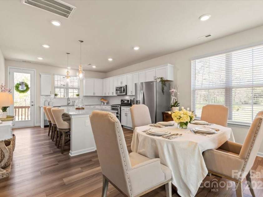 15018 Camus Court, Charlotte, NC 28227.  MLS# CAR4239703, YatesRealty ID 22741. Dining Area