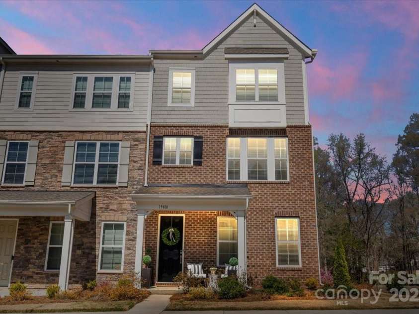 15018 Camus Court, Charlotte, NC 28227.  MLS# CAR4239703, YatesRealty ID 22741. End Unit- Twilight