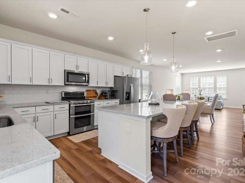 15018 Camus Court, Charlotte, NC 28227.  MLS# CAR4239703, YatesRealty ID 22741. Kitchen
