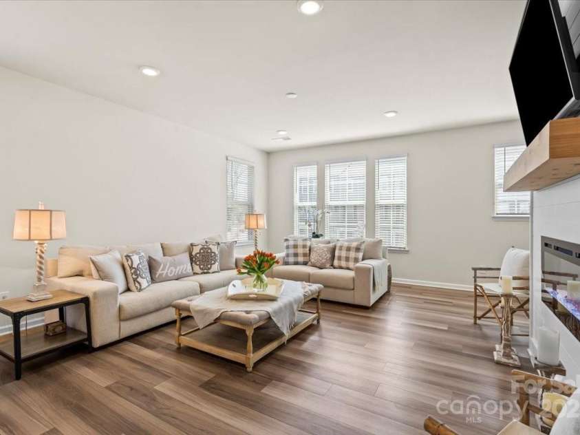 15018 Camus Court, Charlotte, NC 28227.  MLS# CAR4239703, YatesRealty ID 22741. Liv Room
