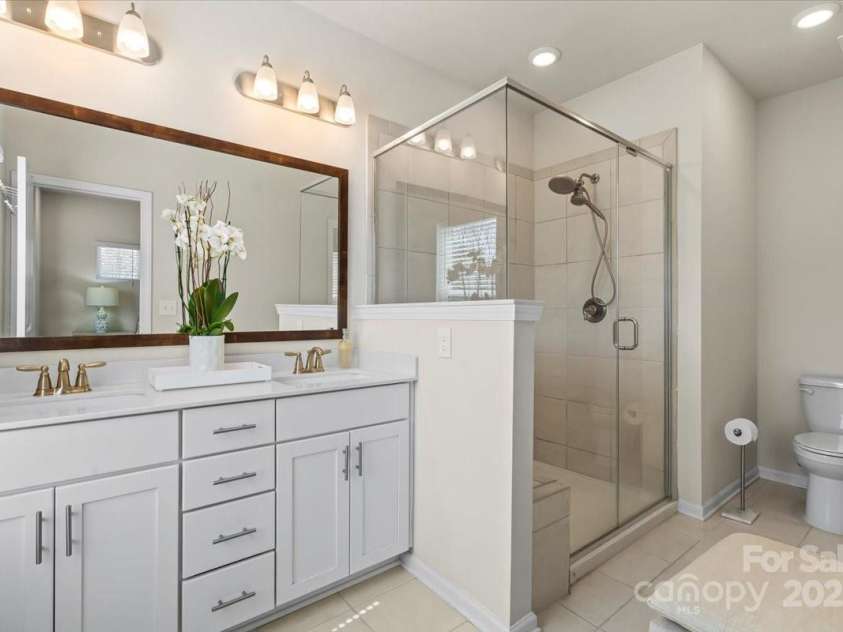 15018 Camus Court, Charlotte, NC 28227.  MLS# CAR4239703, YatesRealty ID 22741. Master Full Bath