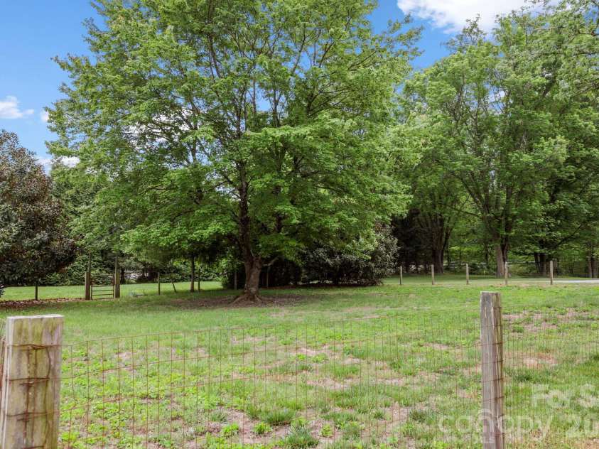 68 Lisam Way, Etowah, NC 28729.  MLS# CAR4324648, YatesRealty ID 22741. 