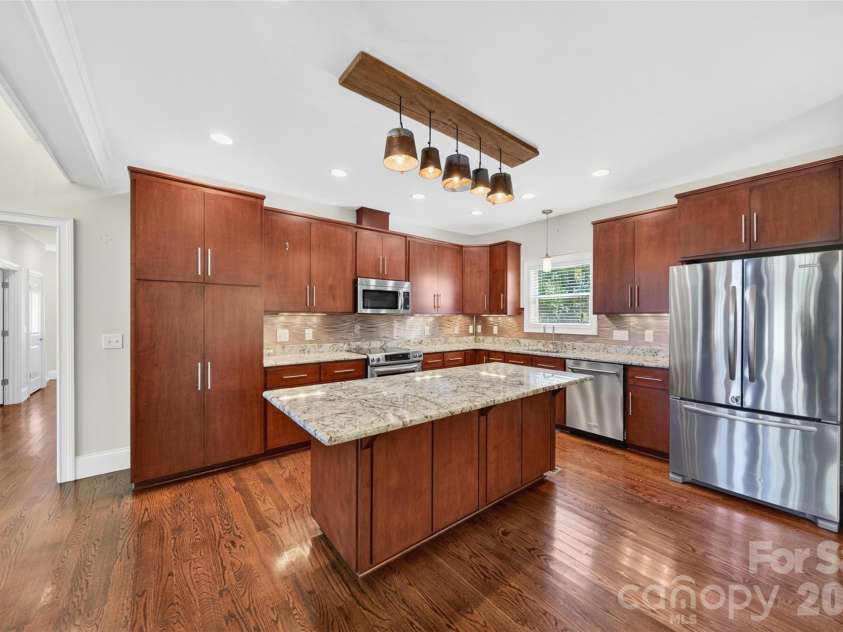 2977 Cabin Creek Drive, Catawba, NC 28609.  MLS# CAR4381953, YatesRealty ID 22742. Cabinets feature pull out deep shelves for easy access