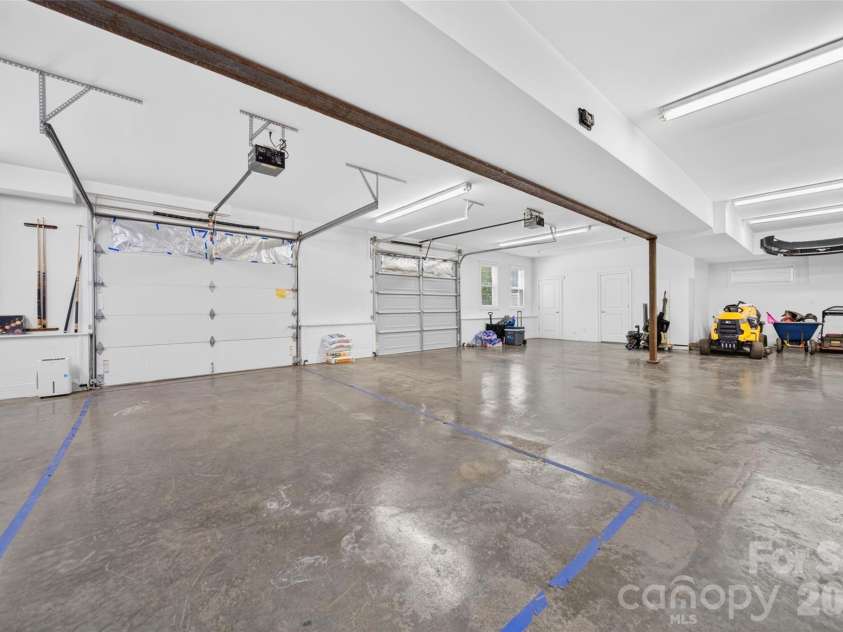 2977 Cabin Creek Drive, Catawba, NC 28609.  MLS# CAR4381953, YatesRealty ID 22742. Calling all Garage Enthusiasts!! Just WOW!