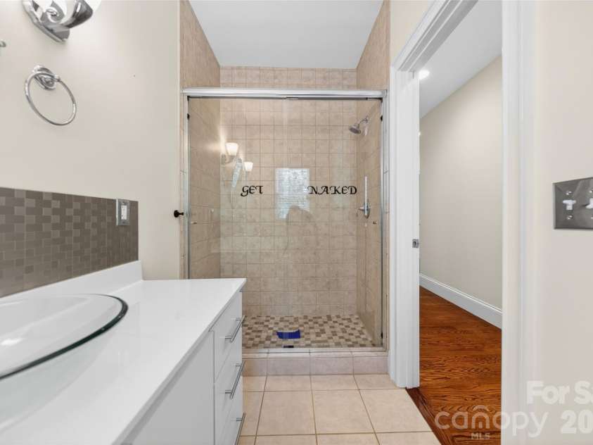 2977 Cabin Creek Drive, Catawba, NC 28609.  MLS# CAR4381953, YatesRealty ID 22742. Hall bath with full size walk-in tiled shower