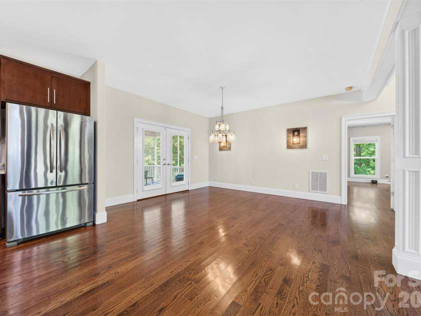 2977 Cabin Creek Drive, Catawba, NC 28609.  MLS# CAR4381953, YatesRealty ID 22742. Huge Breakfast/Dining area