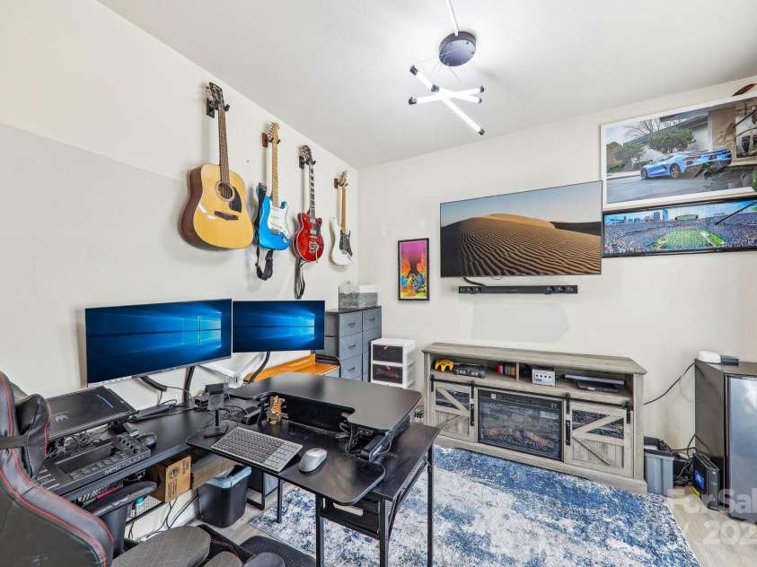 8259 Carob Tree Lane, Charlotte, NC 28215.  MLS# CAR4252729, YatesRealty ID 22743. 