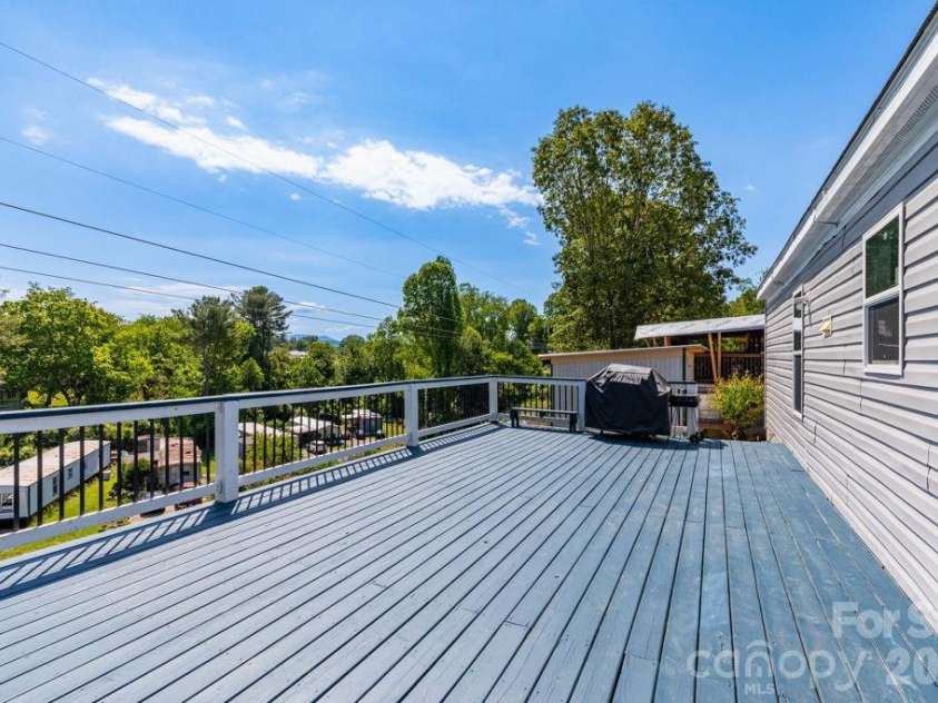 84 Hazelwood Road, Asheville, NC 28806.  MLS# CAR4381398, YatesRealty ID 22743. 