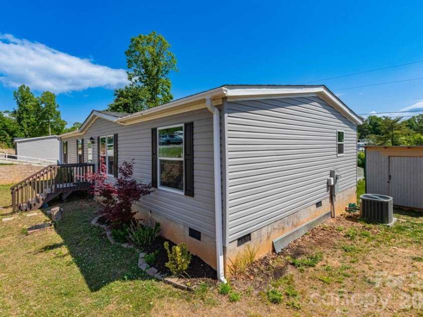 84 Hazelwood Road, Asheville, NC 28806.  MLS# CAR4381398, YatesRealty ID 22743. 