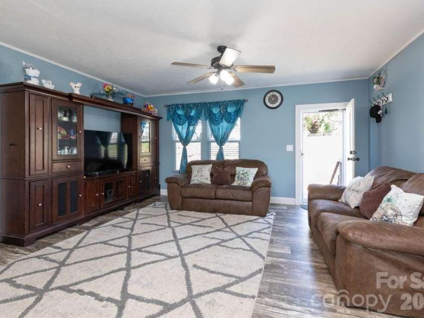 84 Hazelwood Road, Asheville, NC 28806.  MLS# CAR4381398, YatesRealty ID 22743. 
