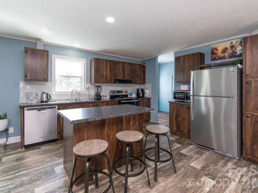 84 Hazelwood Road, Asheville, NC 28806.  MLS# CAR4381398, YatesRealty ID 22743. 