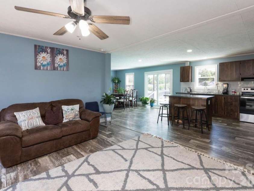 84 Hazelwood Road, Asheville, NC 28806.  MLS# CAR4381398, YatesRealty ID 22743. 