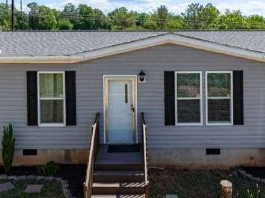 84 Hazelwood Road, Asheville, NC 28806.  MLS# CAR4381398, YatesRealty ID 22743. 