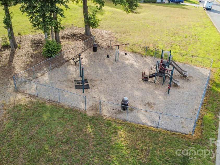 197 Devon Forest Drive, Mooresville, NC 28115.  MLS# CAR4257571, YatesRealty ID 22744. 