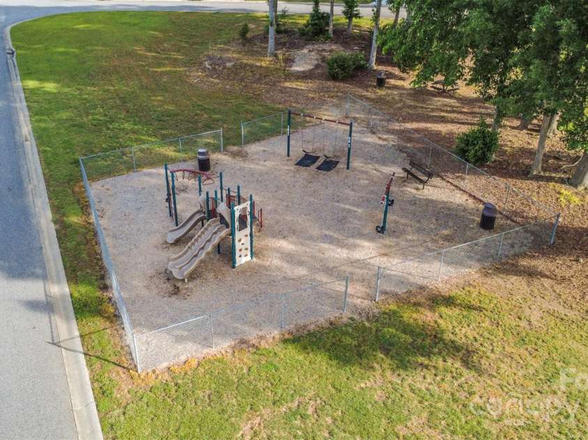 197 Devon Forest Drive, Mooresville, NC 28115.  MLS# CAR4257571, YatesRealty ID 22744. 