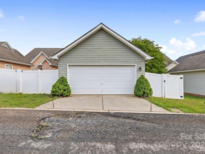 132 Morehouse Avenue, Mooresville, NC 28117.  MLS# CAR4258974, YatesRealty ID 22745. 