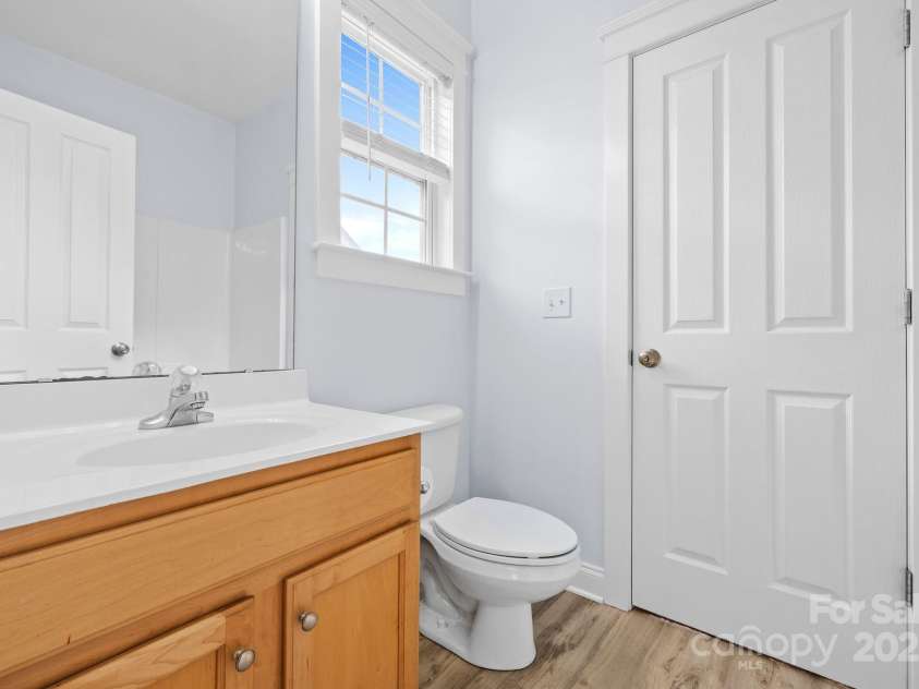 132 Morehouse Avenue, Mooresville, NC 28117.  MLS# CAR4258974, YatesRealty ID 22745. JACK AND JILL BATH