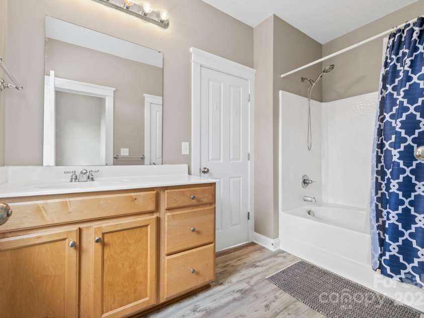 132 Morehouse Avenue, Mooresville, NC 28117.  MLS# CAR4258974, YatesRealty ID 22745. PRIMARY BATH