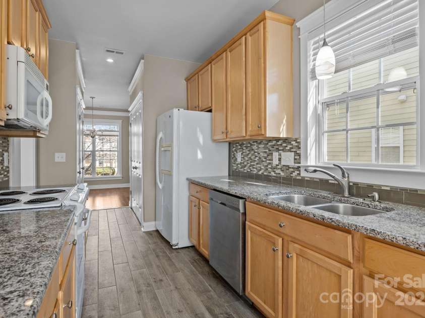 132 Morehouse Avenue, Mooresville, NC 28117.  MLS# CAR4330228, YatesRealty ID 22745. Kitchen - Appliances Convey