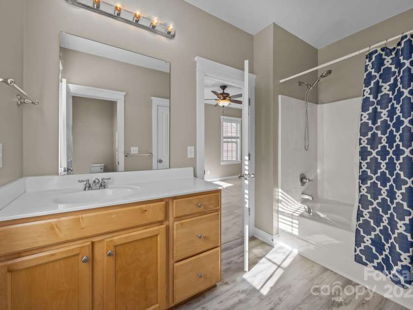 132 Morehouse Avenue, Mooresville, NC 28117.  MLS# CAR4330228, YatesRealty ID 22745. Primary Bath