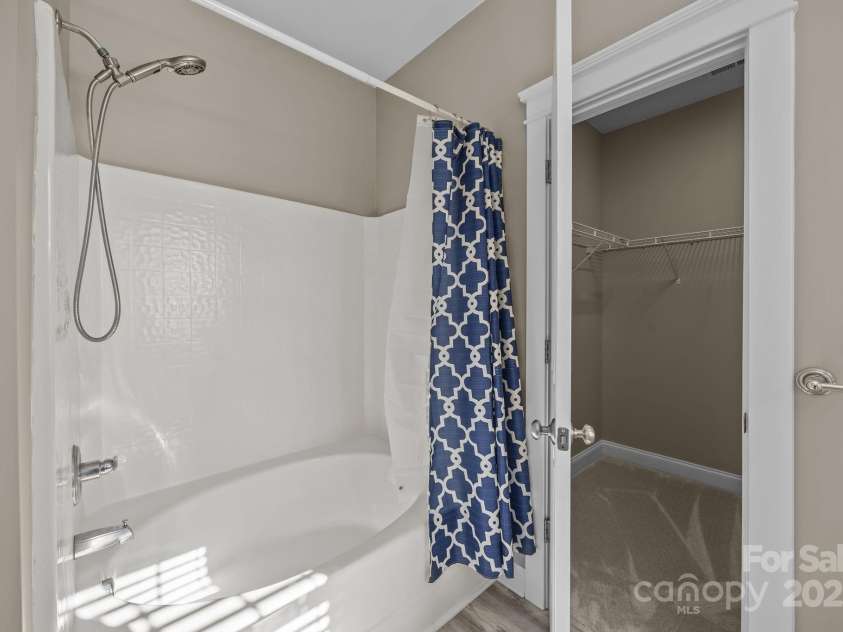 132 Morehouse Avenue, Mooresville, NC 28117.  MLS# CAR4330228, YatesRealty ID 22745. Primary Bath