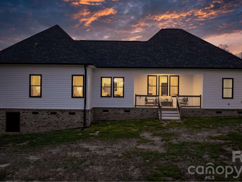 1213 Creekside Drive, Conover, NC 28613.  MLS# CAR4357699, YatesRealty ID 22746. 