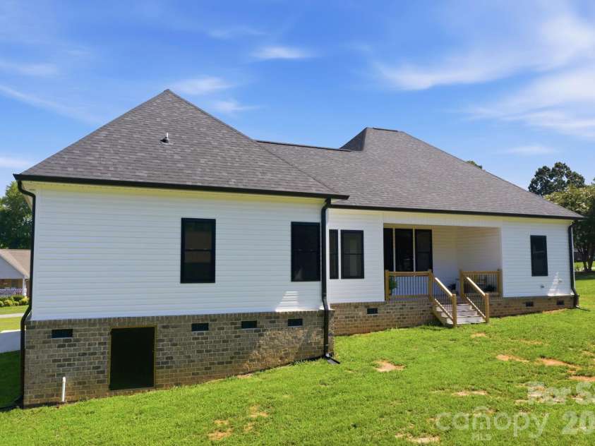 1213 Creekside Drive, Conover, NC 28613.  MLS# CAR4404512, YatesRealty ID 22746. 