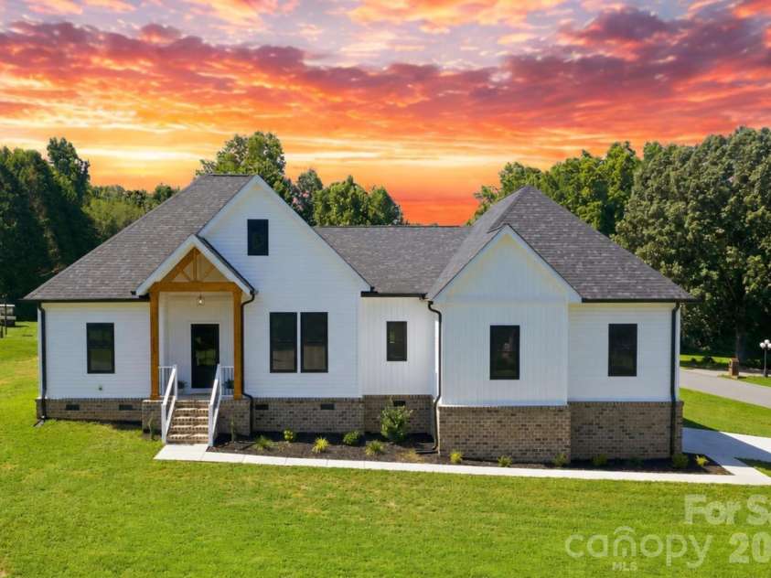1213 Creekside Drive, Conover, NC 28613.  MLS# CAR4404512, YatesRealty ID 22746. 