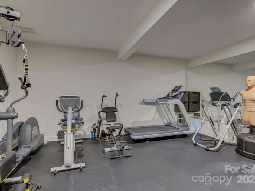 14503 Crest Court, Charlotte, NC 28278.  MLS# CAR4258571, YatesRealty ID 22747. 