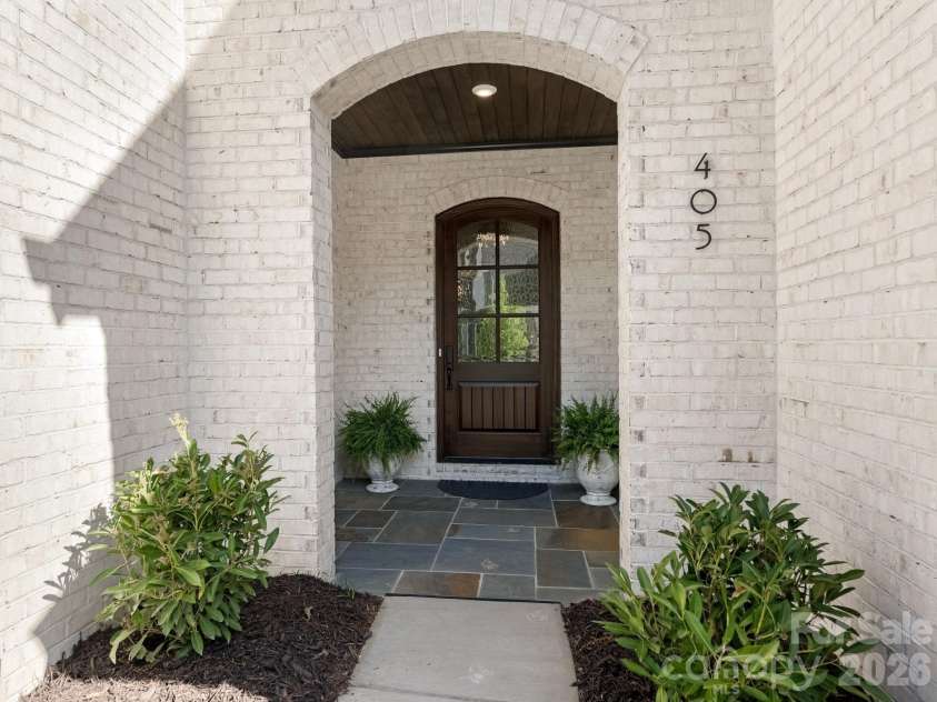 405 Audrey Place, Charlotte, NC 28226.  MLS# CAR4370807, YatesRealty ID 22747. Covered Entry