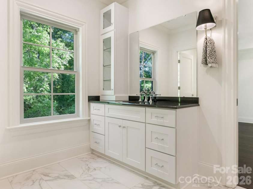 405 Audrey Place, Charlotte, NC 28226.  MLS# CAR4370807, YatesRealty ID 22747. Primary Bath