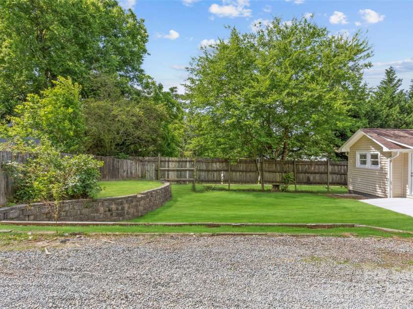 933 Old Charlotte Road, Concord, NC 28027.  MLS# CAR4306384, YatesRealty ID 22749. 