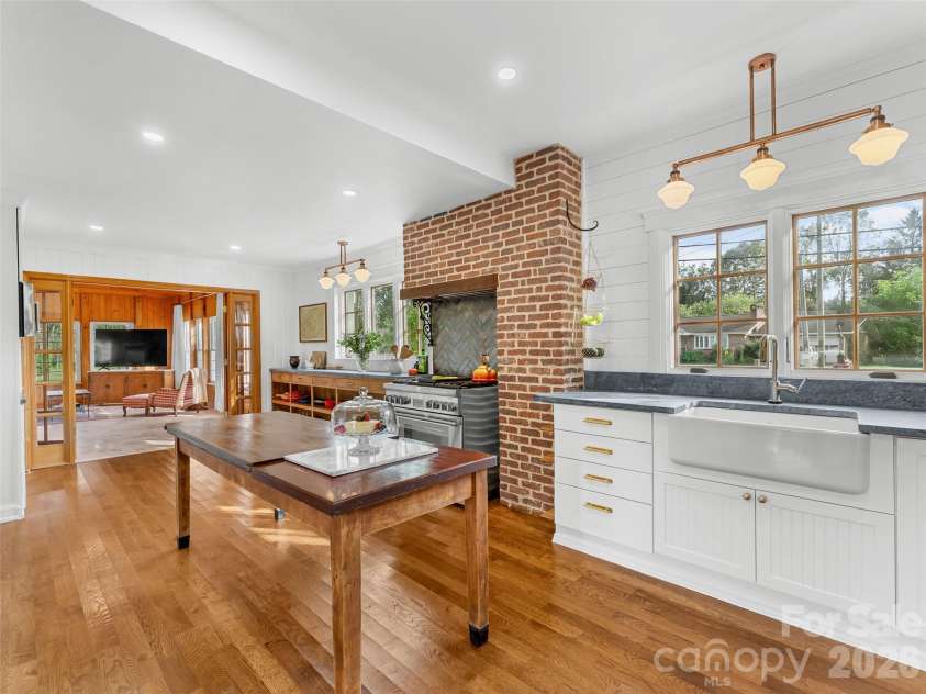 505 Country Club Road, Brevard, NC 28712.  MLS# CAR4311828, YatesRealty ID 2275. 