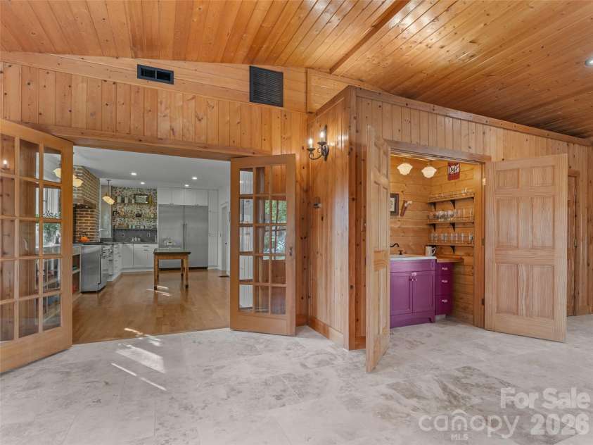 505 Country Club Road, Brevard, NC 28712.  MLS# CAR4311828, YatesRealty ID 2275. 