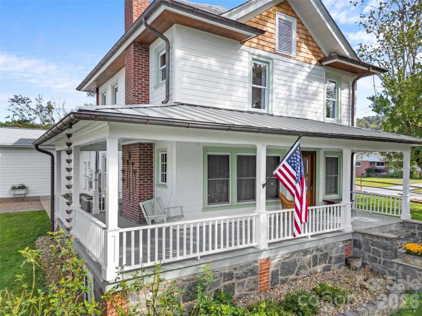 505 Country Club Road, Brevard, NC 28712.  MLS# CAR4311828, YatesRealty ID 2275. 