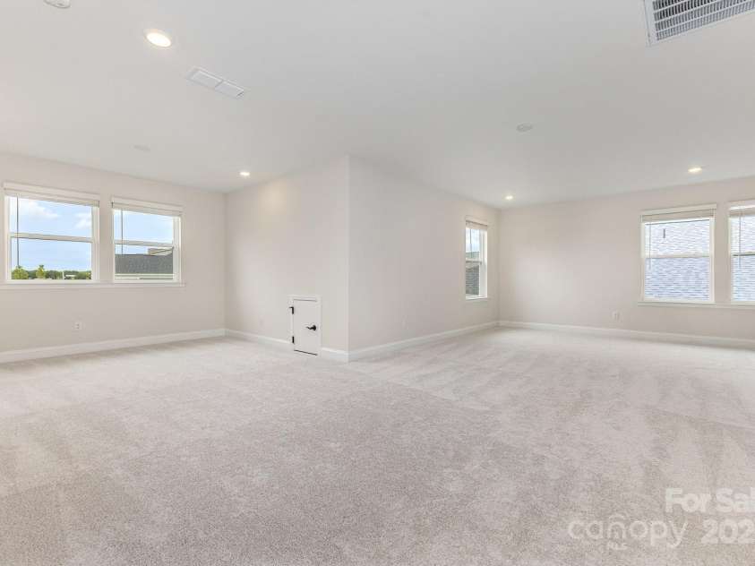 1818 Winding Mist Drive, Belmont, NC 28012.  MLS# CAR4263927, YatesRealty ID 22750. Huge upstairs loft for a media room and craft space.