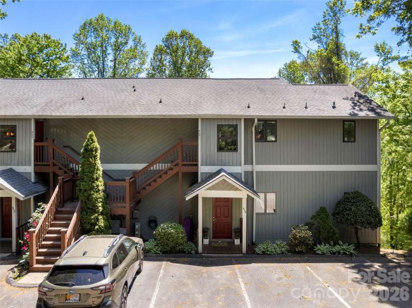 408 Windswept Drive, Asheville, NC 28801.  MLS# CAR4374241, YatesRealty ID 22750. 