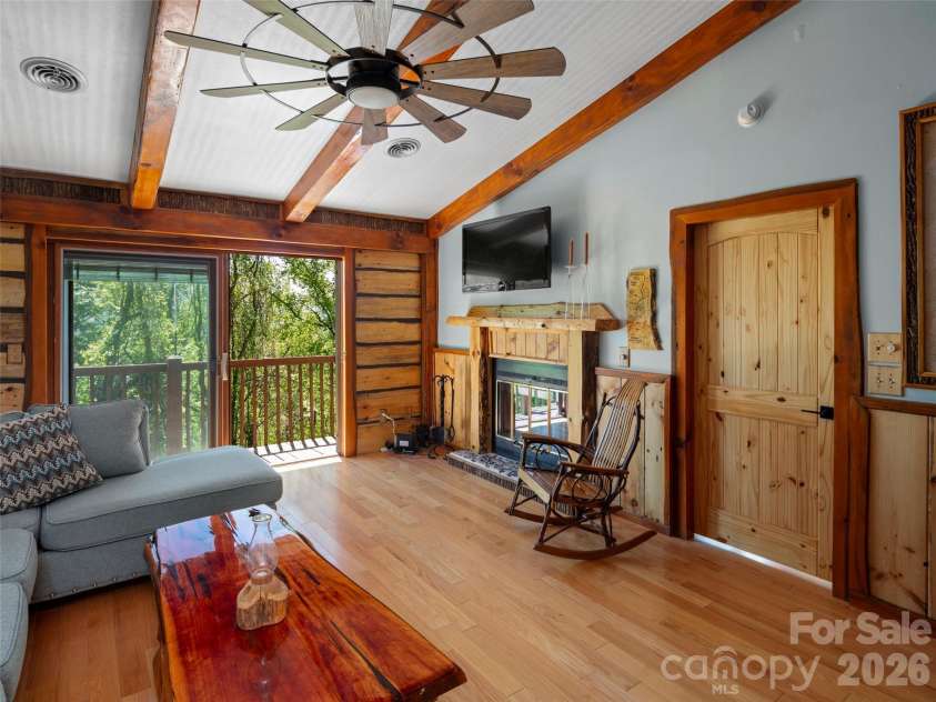 408 Windswept Drive, Asheville, NC 28801.  MLS# CAR4374241, YatesRealty ID 22750. 