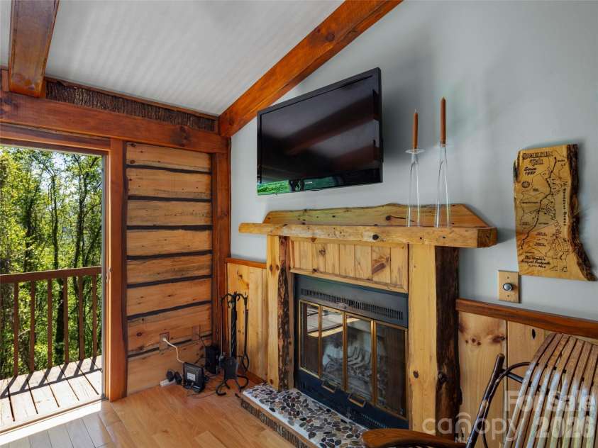 408 Windswept Drive, Asheville, NC 28801.  MLS# CAR4374241, YatesRealty ID 22750. 