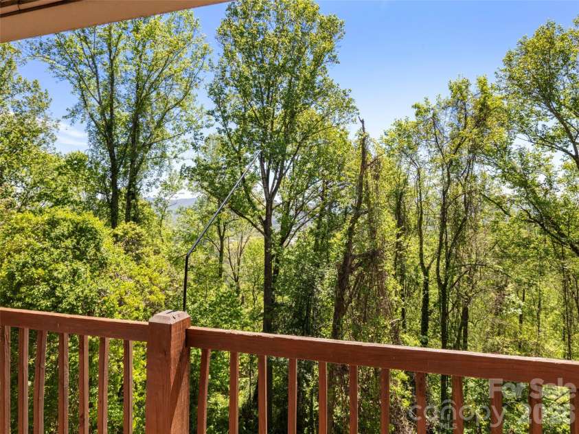 408 Windswept Drive, Asheville, NC 28801.  MLS# CAR4374241, YatesRealty ID 22750. 