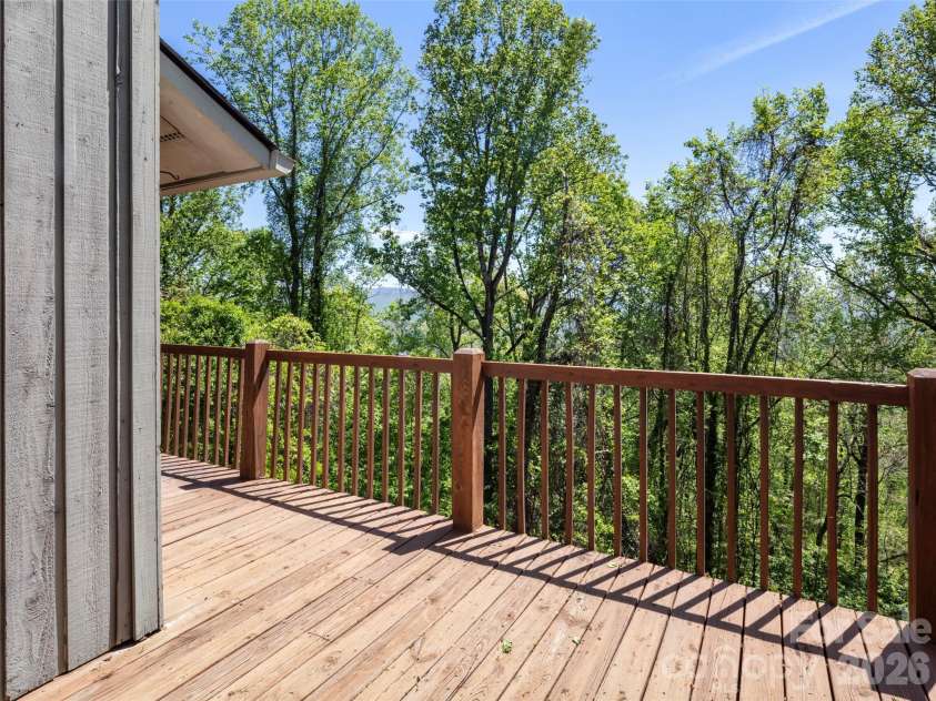 408 Windswept Drive, Asheville, NC 28801.  MLS# CAR4374241, YatesRealty ID 22750. 