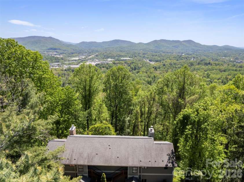 408 Windswept Drive, Asheville, NC 28801.  MLS# CAR4374241, YatesRealty ID 22750. Expansive Views!