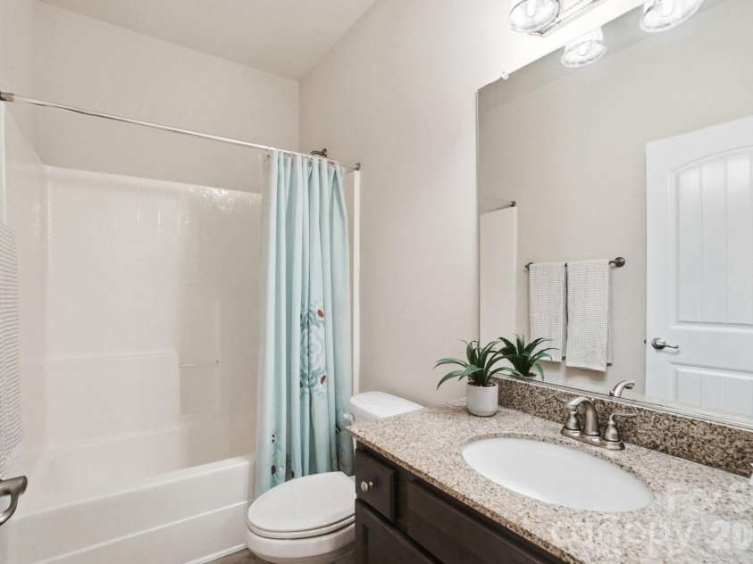 6144 Silver Chime Way, Huntersville, NC 28078.  MLS# CAR4379703, YatesRealty ID 22751. Full Bath
