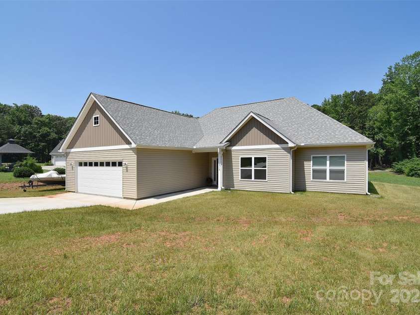 2318 Riverside Drive, Lexington, NC 27292.  MLS# CAR4270284, YatesRealty ID 22752. 