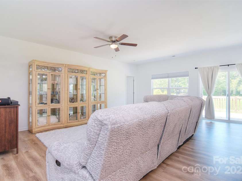 2318 Riverside Drive, Lexington, NC 27292.  MLS# CAR4270284, YatesRealty ID 22752. 