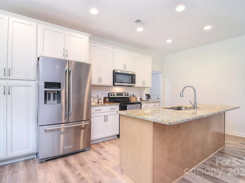 2318 Riverside Drive, Lexington, NC 27292.  MLS# CAR4270284, YatesRealty ID 22752. 