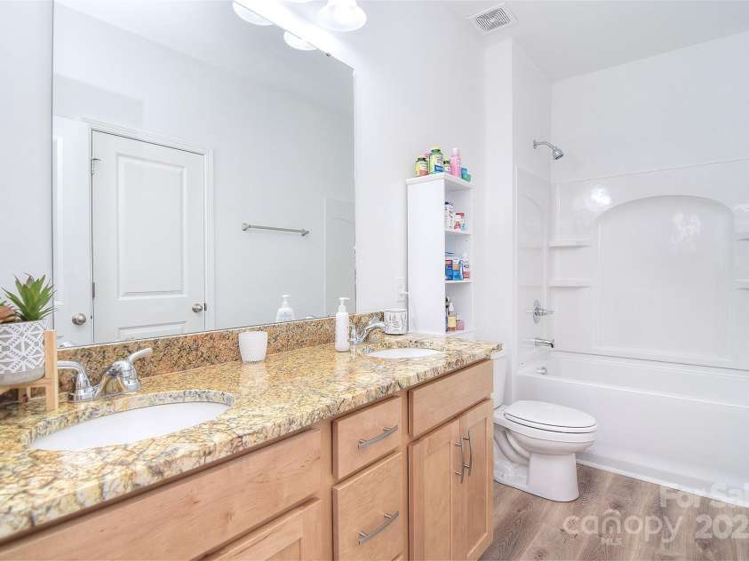 2318 Riverside Drive, Lexington, NC 27292.  MLS# CAR4270284, YatesRealty ID 22752. 